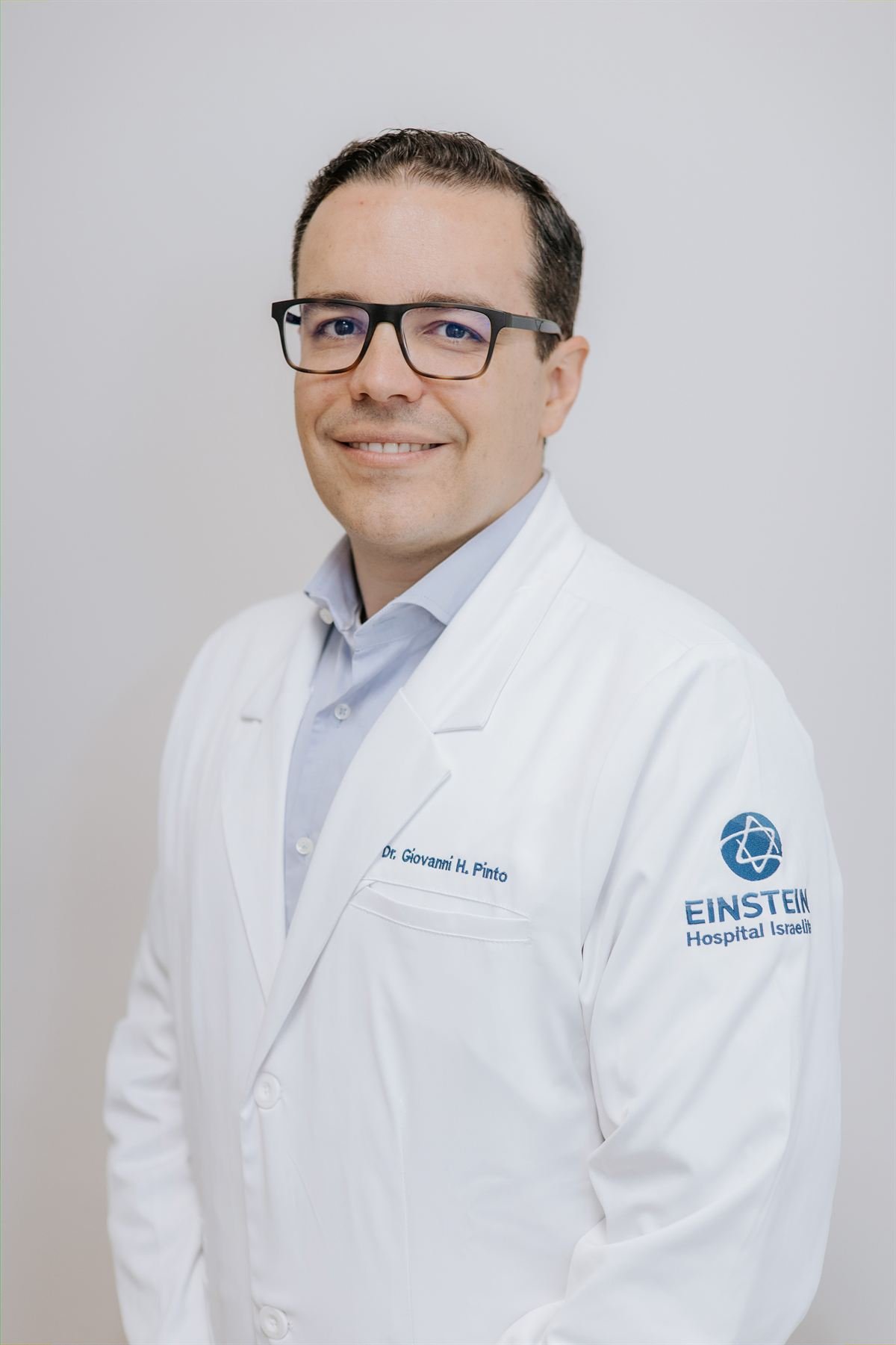 Dr. Giovanni Pinto de jaleco
